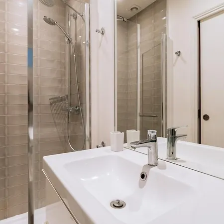 Charming 1bd W Intimate Patio Jaures ! Lejlighed