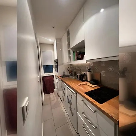 Διαμέρισμα Charming 1bd W Intimate Patio Jaures ! *