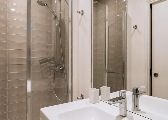 Lejlighed Charming 1bd W Intimate Patio Jaures !