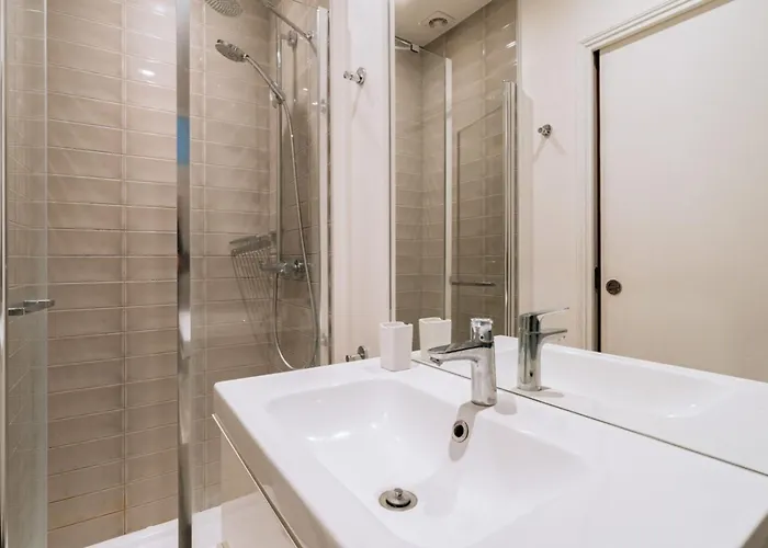 Charming 1bd W Intimate Patio Jaures ! Lejlighed